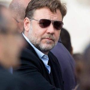 Russellcrowe spoofed photo banned on australia-chat.com